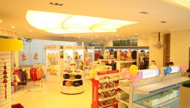 剛開業(yè)四個(gè)月的小店關(guān)門歇業(yè)，原因有兩點(diǎn)：一是甲醛超標(biāo)了5倍多，二是老板娘因此流產(chǎn)了……