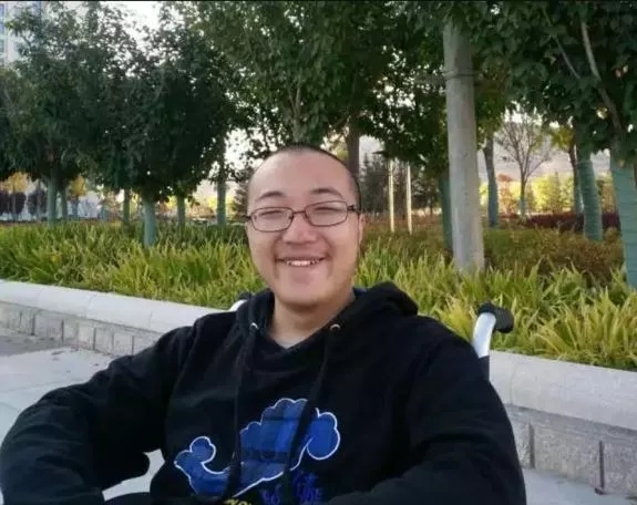 青春是用來(lái)奮斗的，除甲醛的青春最美麗！