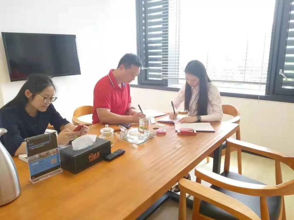熱烈祝賀余總續(xù)約創(chuàng)綠家海南省三亞市區(qū)級代理！