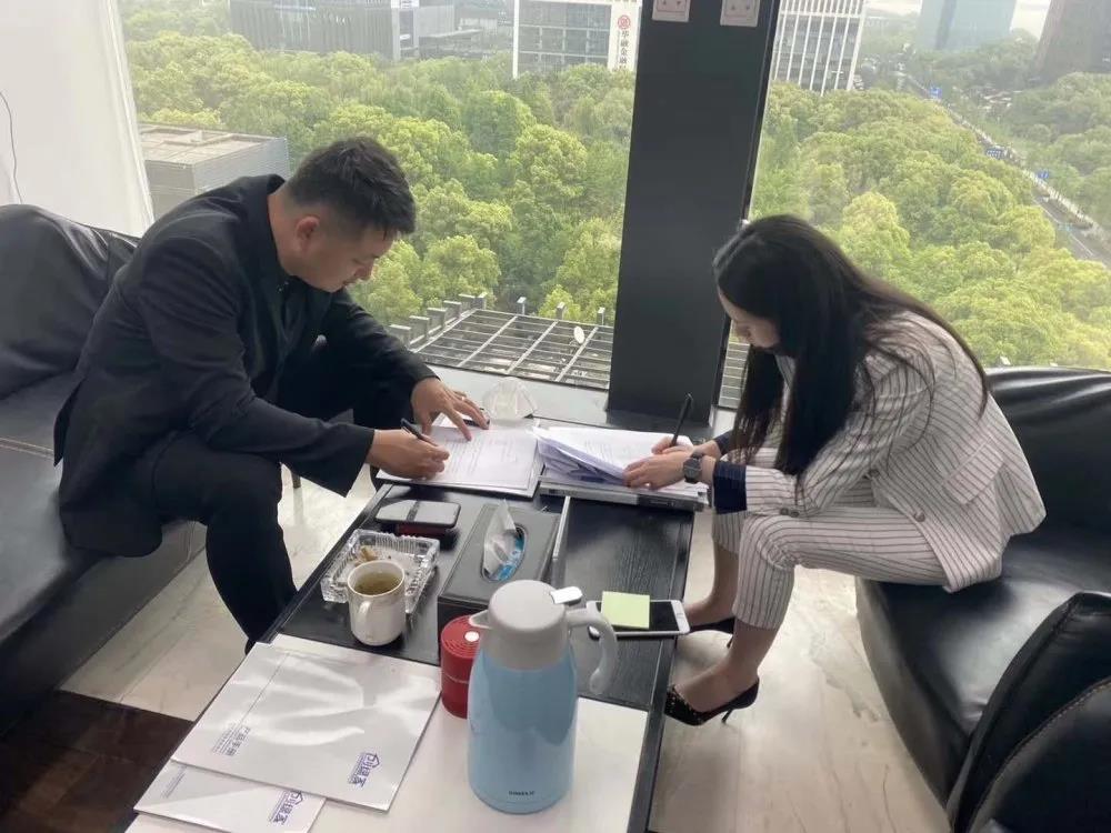 熱烈祝賀徐總劉總簽約創(chuàng)綠家中華人民共和國香港特別行政區(qū)代理！