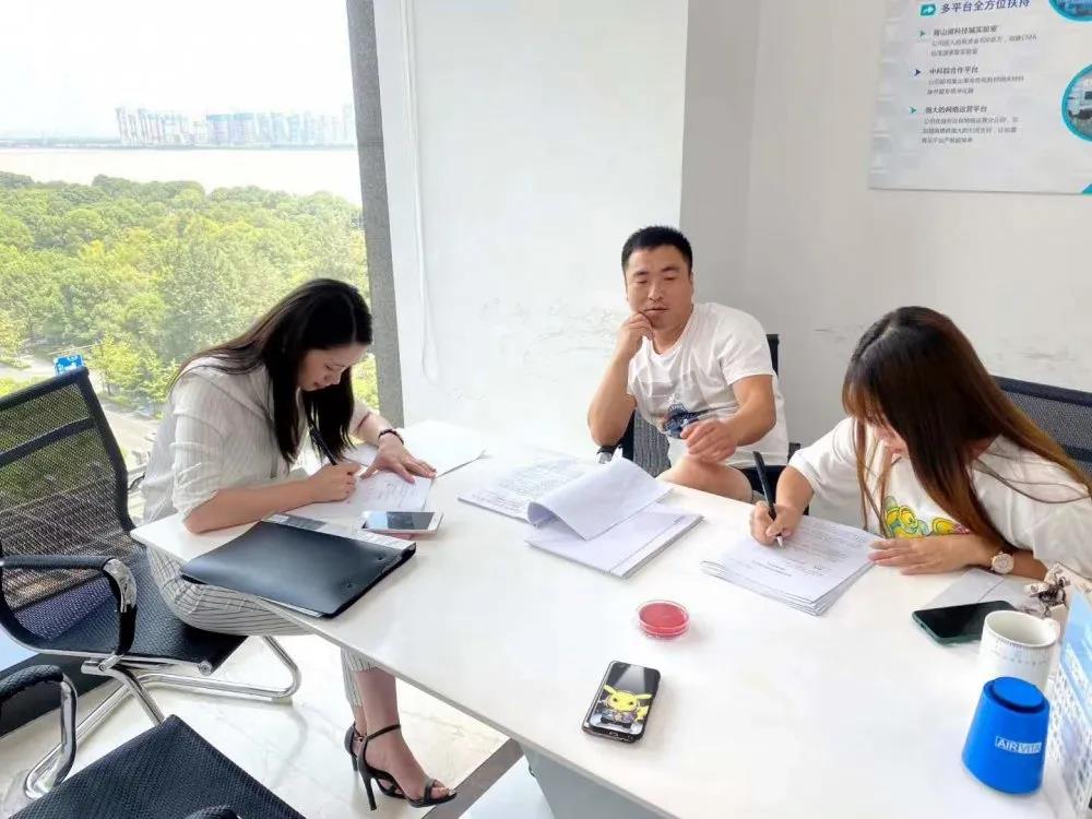 熱烈祝賀高總夫婦簽約創(chuàng)綠家河北省張家口市區(qū)級代理！